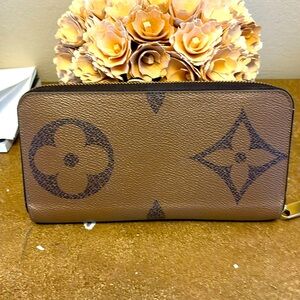 Louis Vuitton Reversed Monogram Zippy Wallet